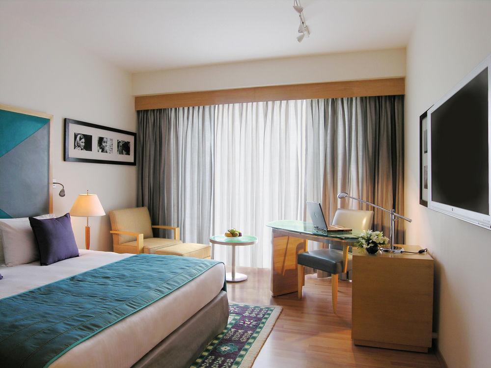 فندق تاج تشانديغر Chandīgarh المظهر الخارجي الصورة A room at the Taj Bengal