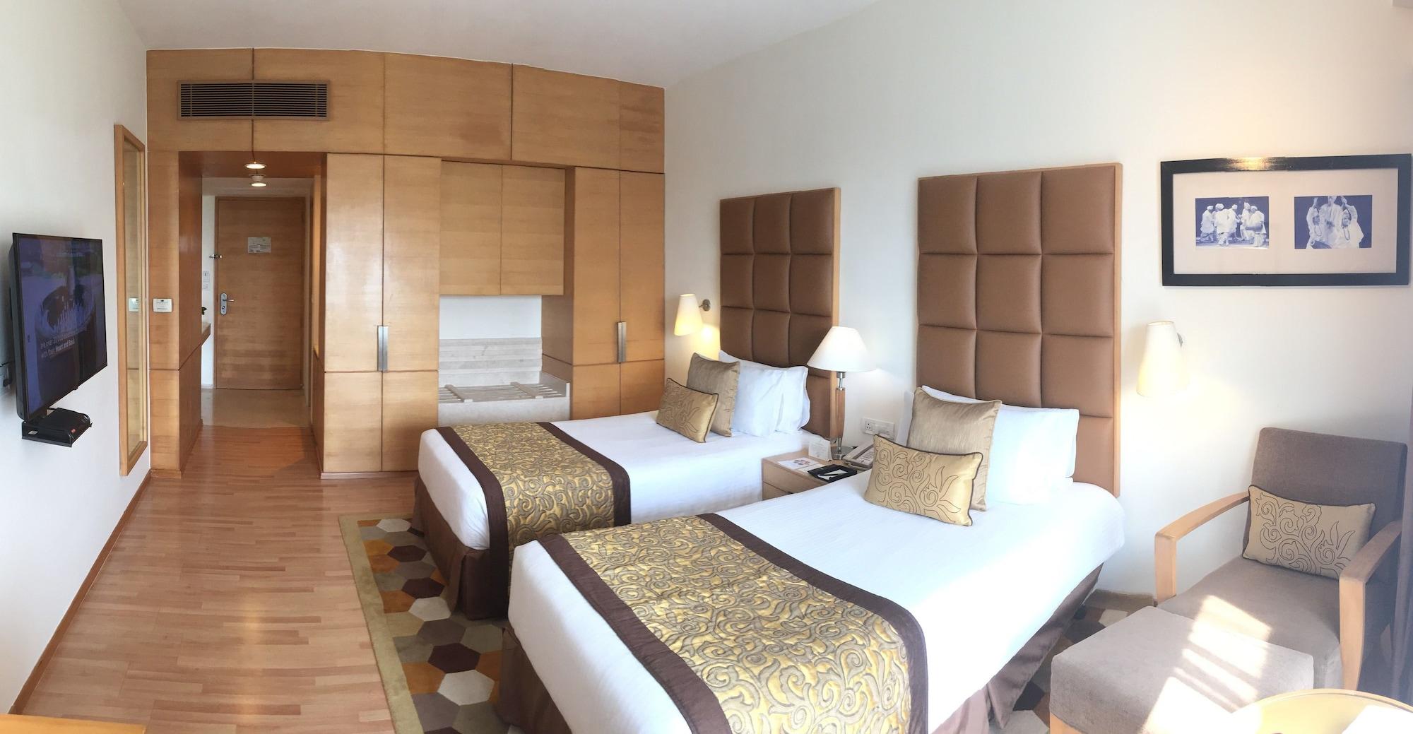 فندق تاج تشانديغر Chandīgarh المظهر الخارجي الصورة A room at the hotel
