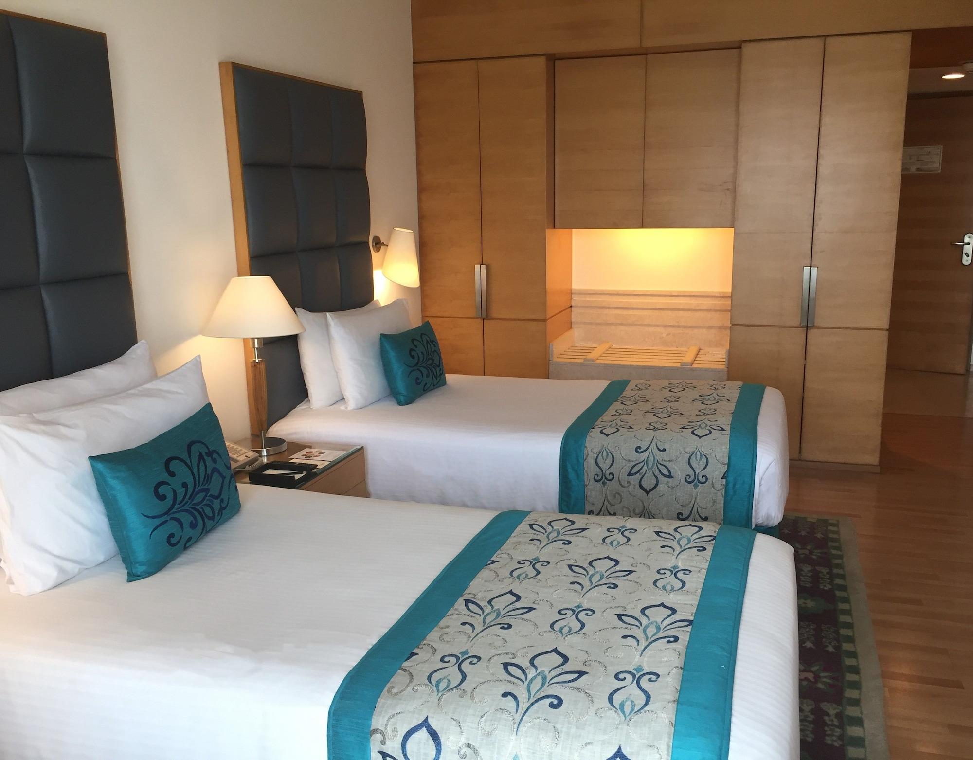فندق تاج تشانديغر Chandīgarh المظهر الخارجي الصورة A room at the hotel