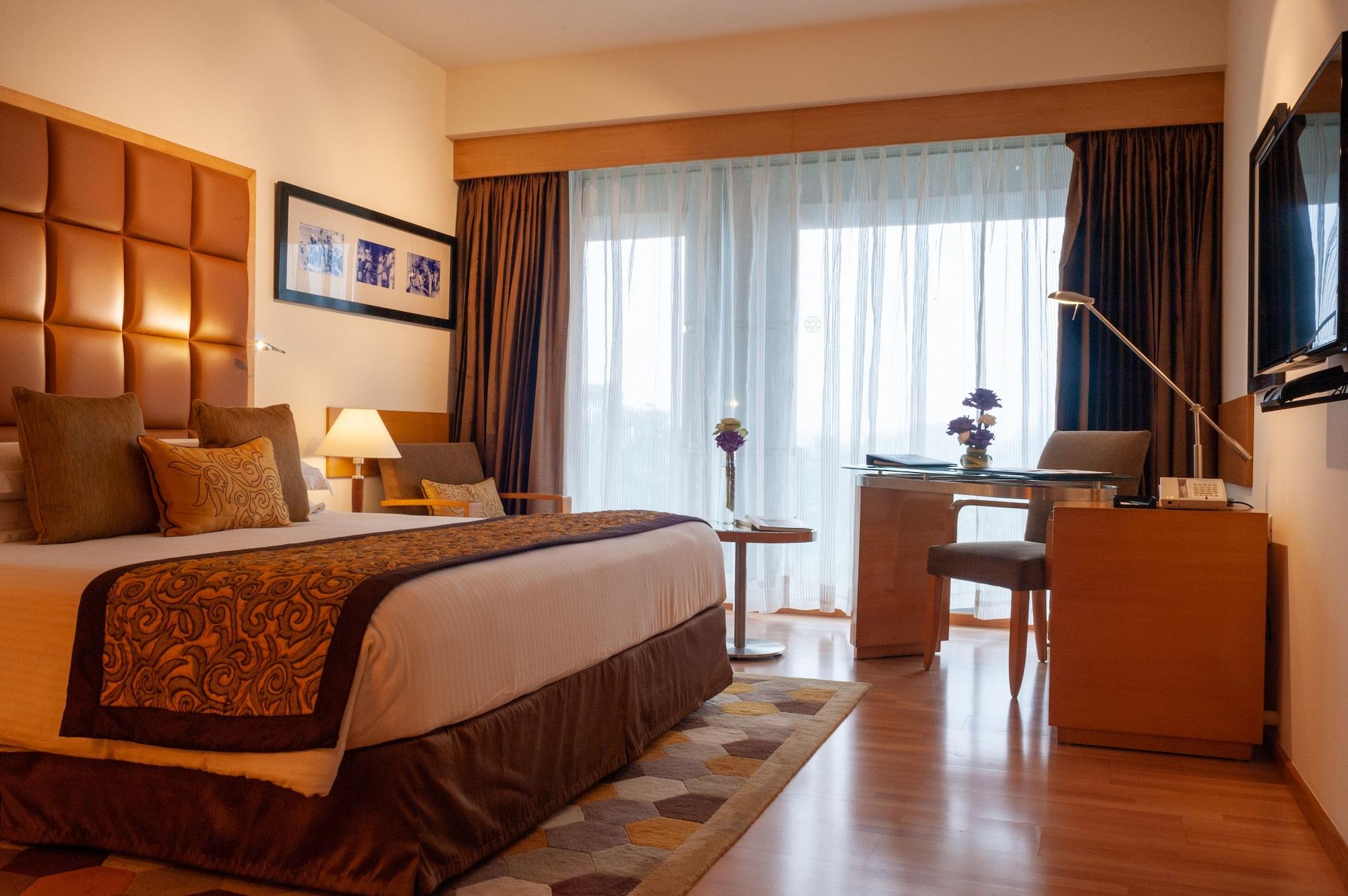 فندق تاج تشانديغر Chandīgarh المظهر الخارجي الصورة A room at the Taj Bengal
