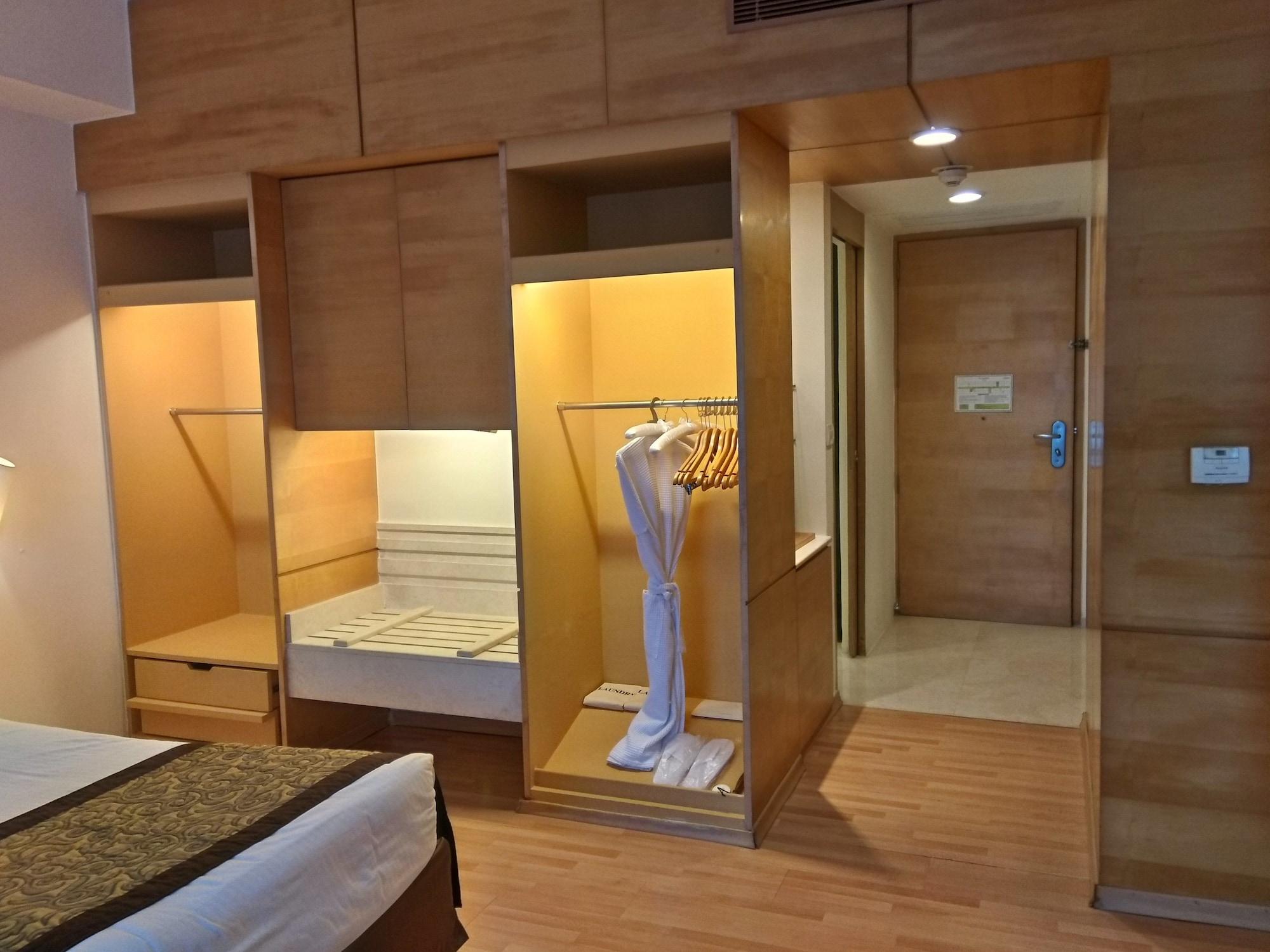 فندق تاج تشانديغر Chandīgarh المظهر الخارجي الصورة A room at the hotel