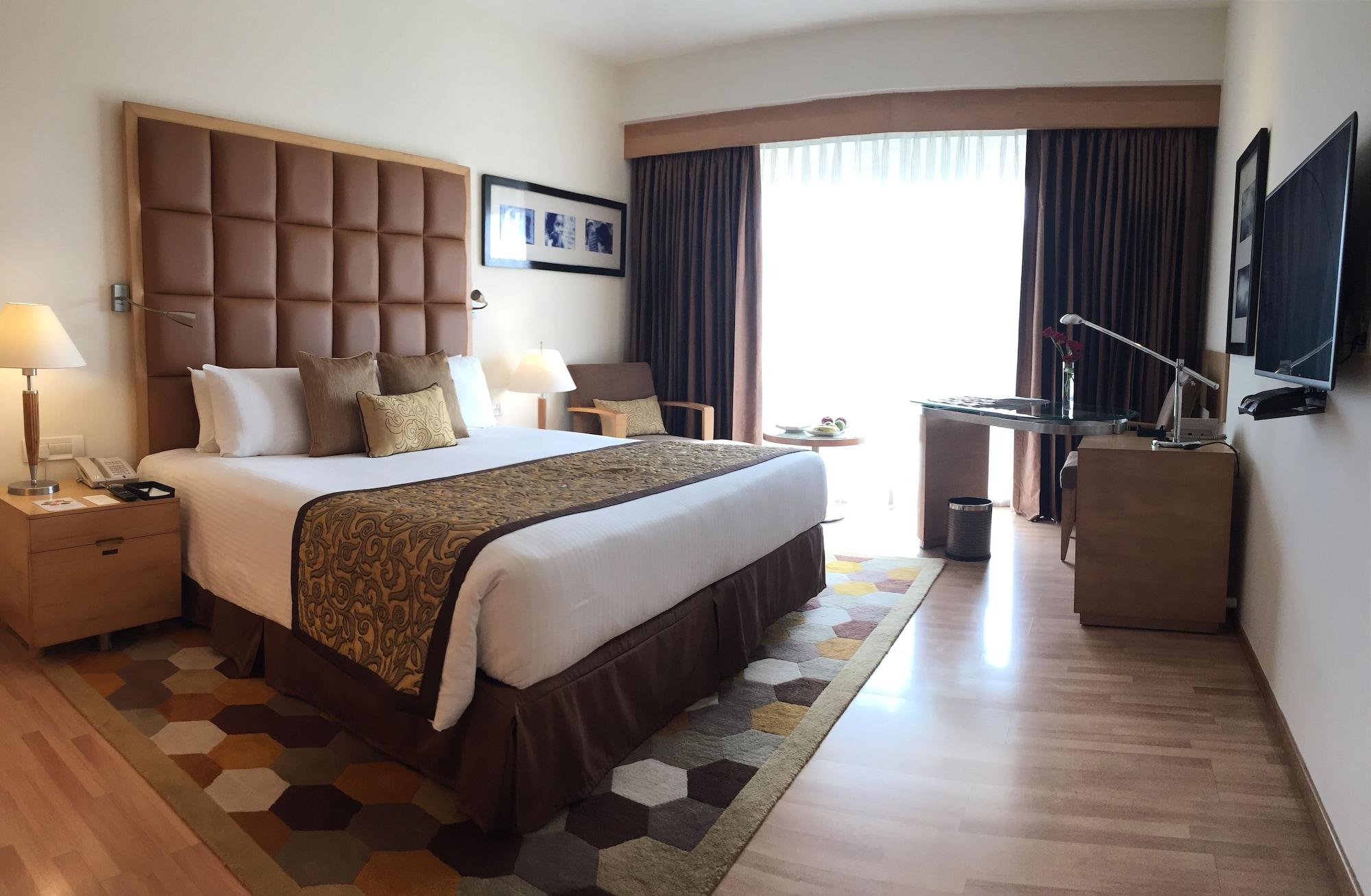 فندق تاج تشانديغر Chandīgarh المظهر الخارجي الصورة A room at the hotel