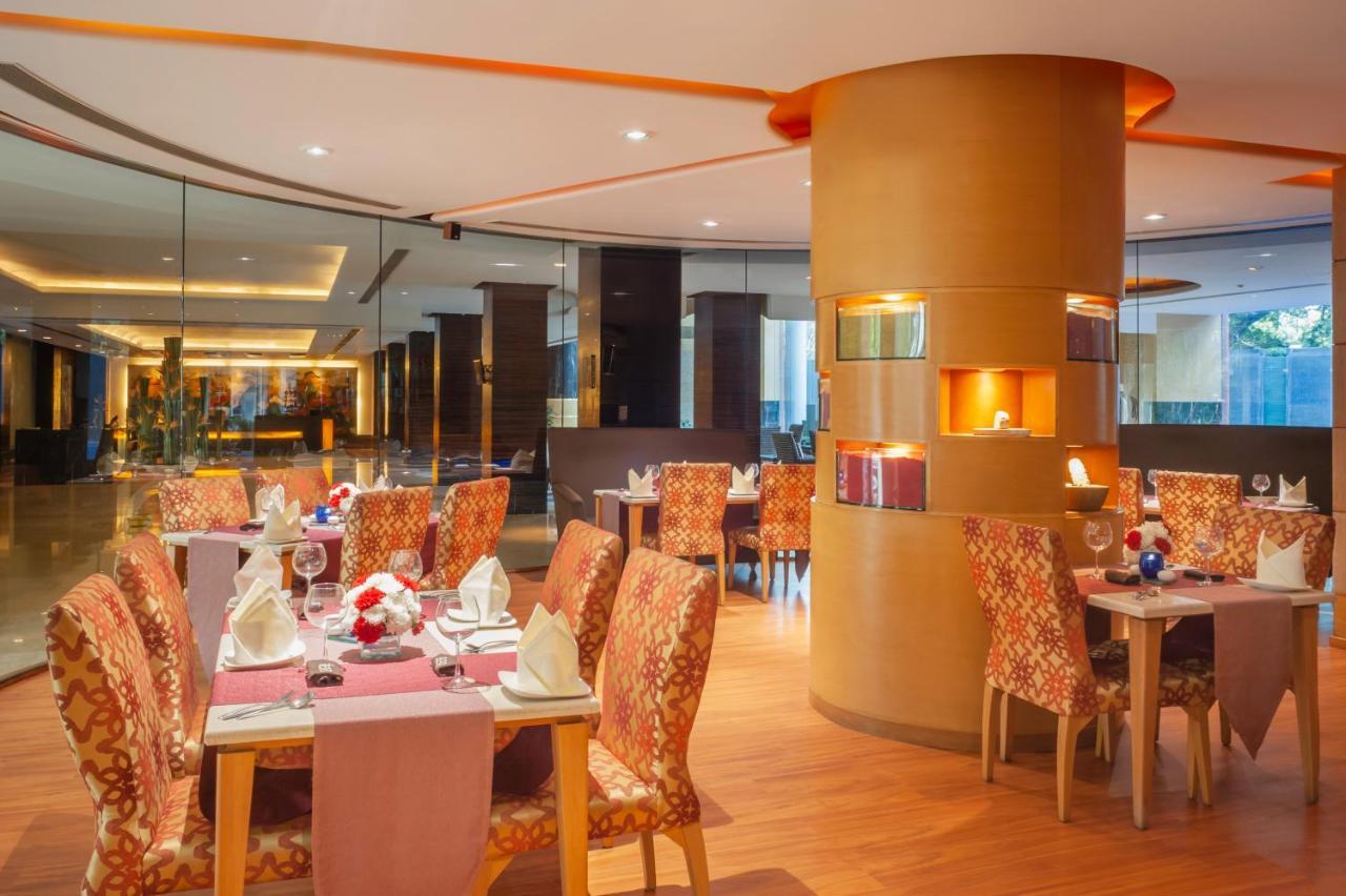 فندق تاج تشانديغر Chandīgarh المظهر الخارجي الصورة The restaurant
