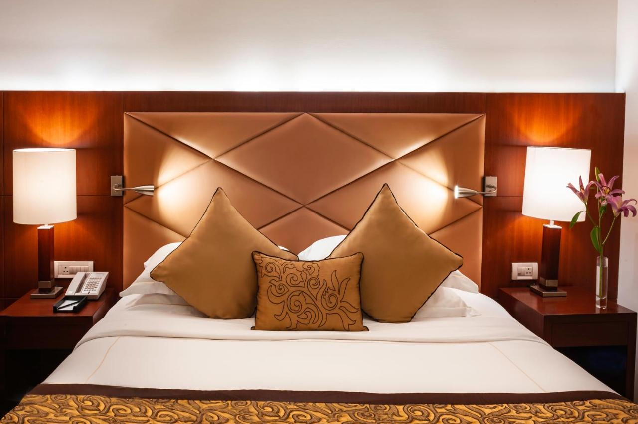 فندق تاج تشانديغر Chandīgarh المظهر الخارجي الصورة A bedroom at the Taj Bengal
