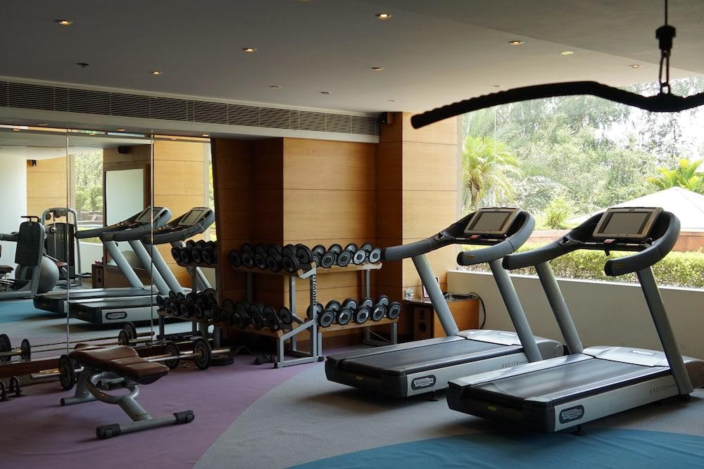 فندق تاج تشانديغر Chandīgarh المظهر الخارجي الصورة A gym at a hotel