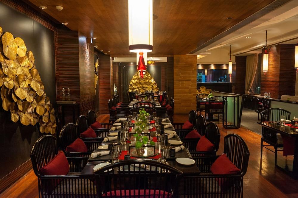 فندق تاج تشانديغر Chandīgarh المظهر الخارجي الصورة The interior of the restaurant