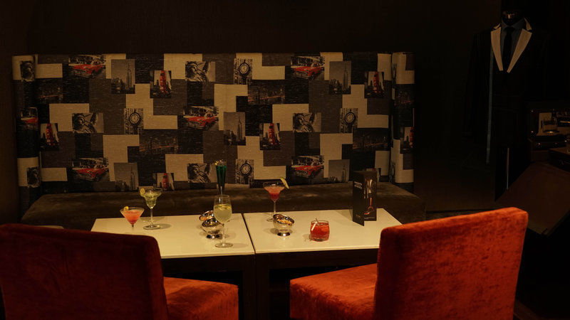 فندق تاج تشانديغر Chandīgarh المظهر الخارجي الصورة A bar in a hotel