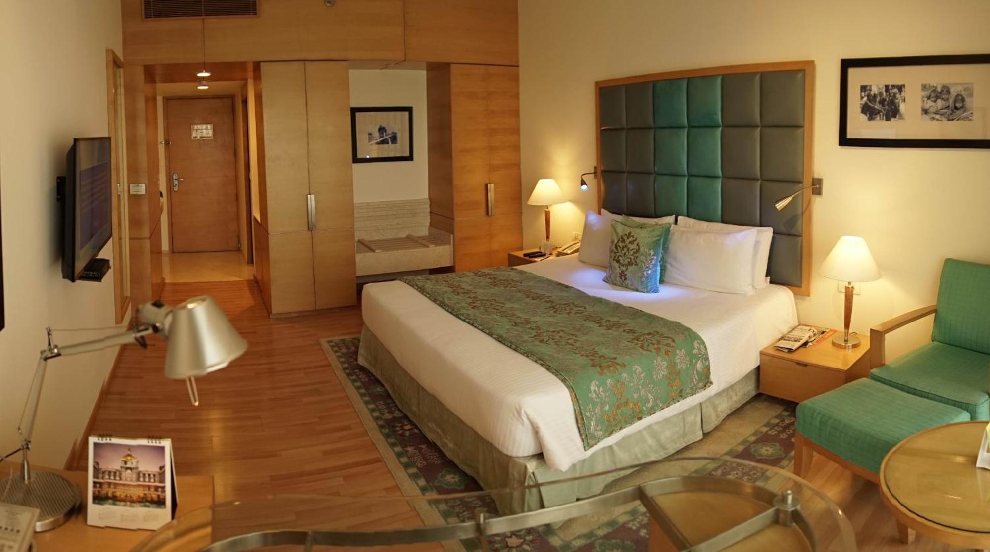 فندق تاج تشانديغر Chandīgarh الغرفة الصورة A room at the Taj Mahal Palace