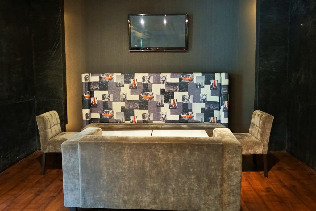 فندق تاج تشانديغر Chandīgarh المظهر الخارجي الصورة A table tennis table in a hotel