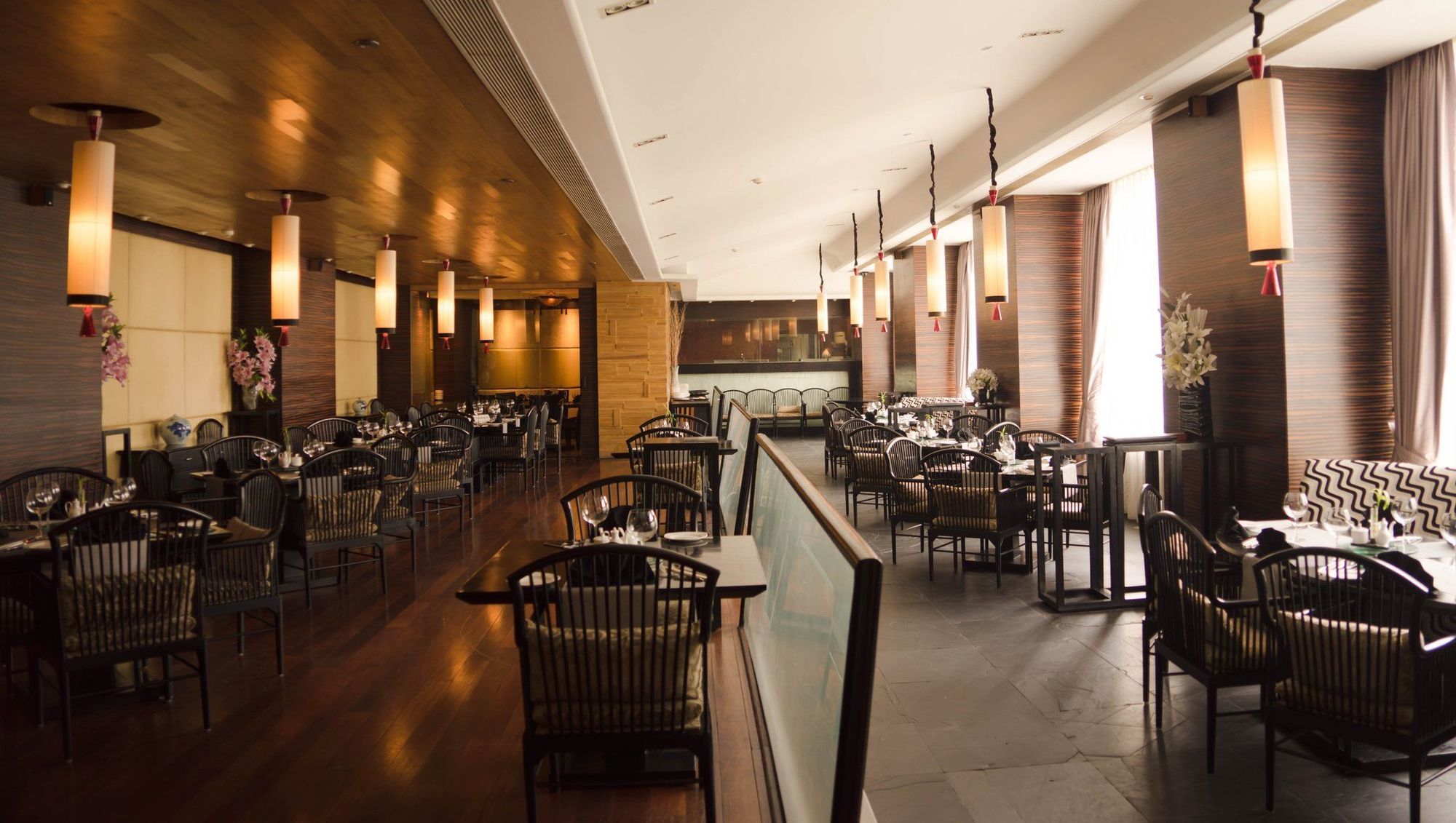 فندق تاج تشانديغر Chandīgarh المطعم الصورة The interior of the restaurant
