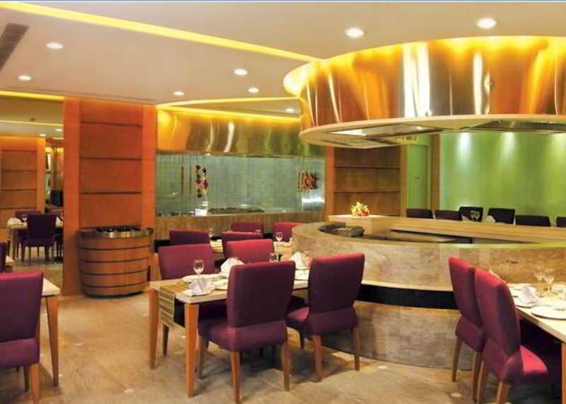 فندق تاج تشانديغر Chandīgarh المظهر الخارجي الصورة The restaurant