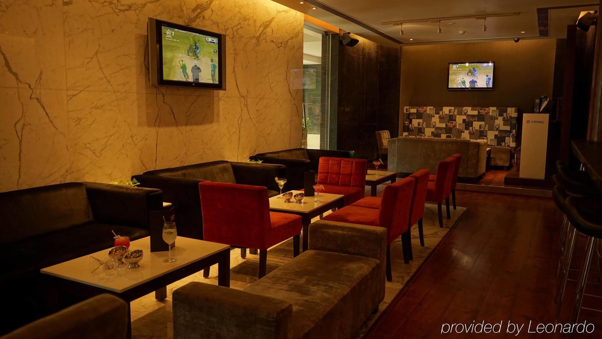 فندق تاج تشانديغر Chandīgarh المظهر الخارجي الصورة The lounge at the airport
