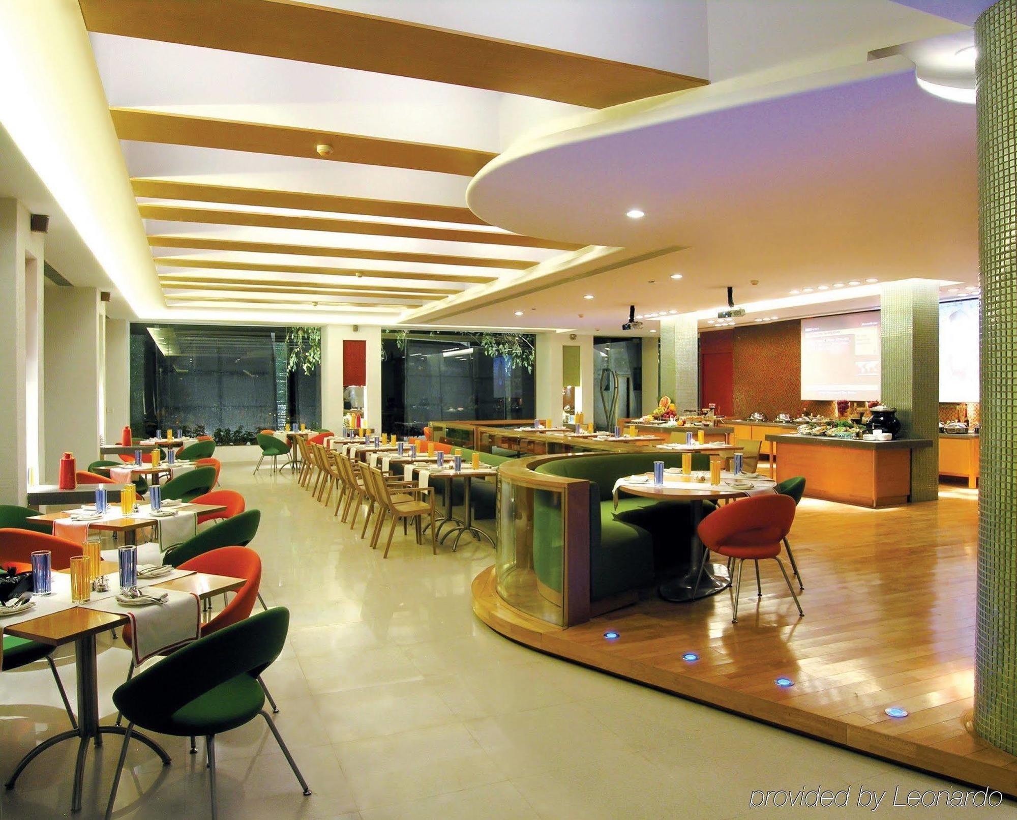 فندق تاج تشانديغر Chandīgarh المطعم الصورة The restaurant